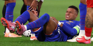 Real Madrid chịu tổn thất lớn khi Mbappe rút lui khỏi ĐT Pháp 5 Mbappe gặp chấn thương khiến Real Madrid gặp họa