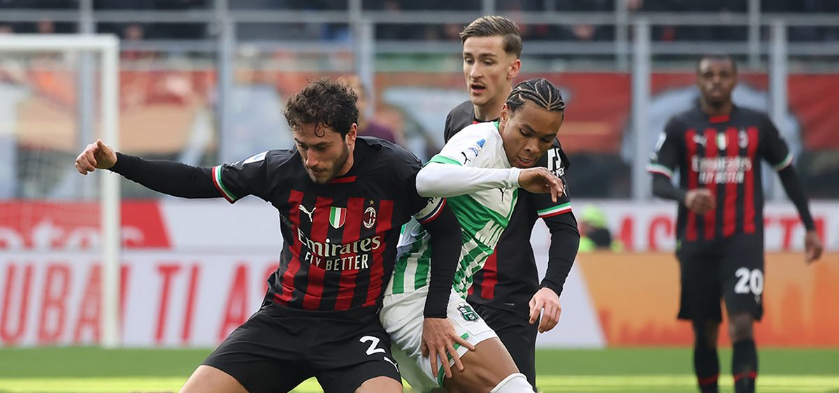 Soi Kèo Sassuolo Vs AC Milan 20h00 03/05 - Vòng 35 Serie A 2025/26 1 Đánh giá phong độ hai câu lạc bộ Sassuolo và AC Milan